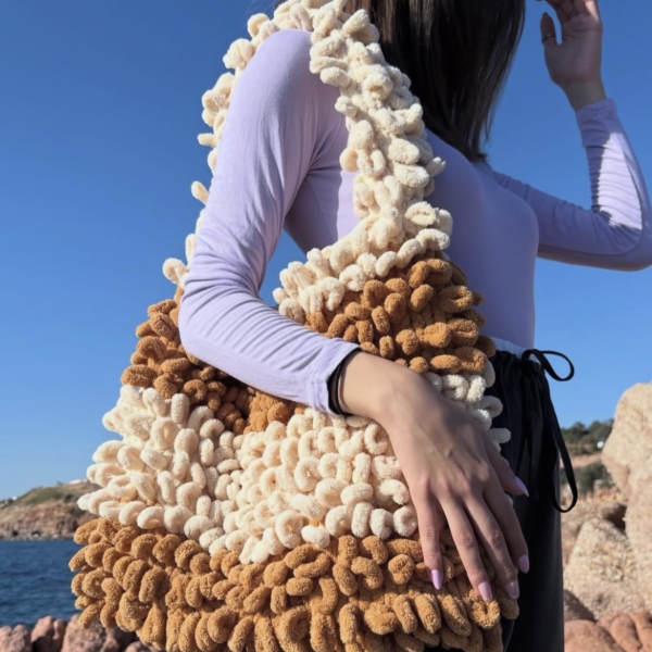 ‘Cinnamon roll’ puffy bag