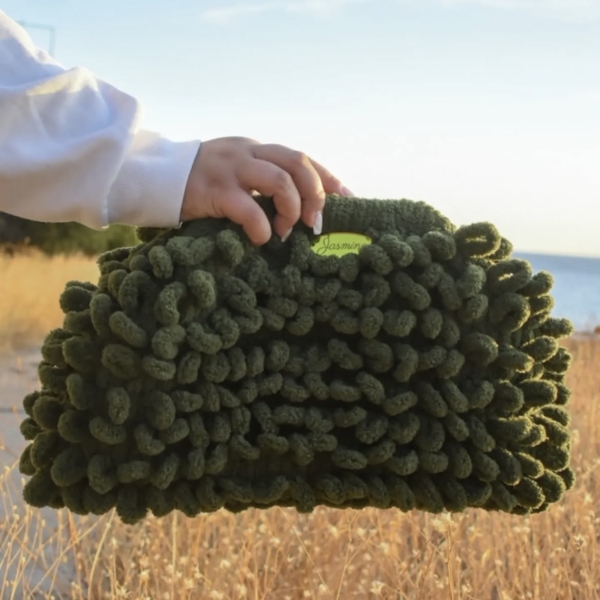 ‘Olivia’ puffy clutch