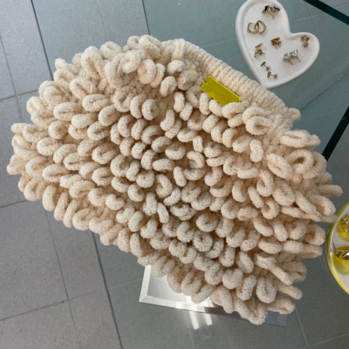 Μπέζ φλοράλ puffy bag